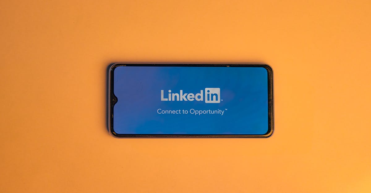 découvrez comment optimiser votre profil linkedin pour attirer l'attention des recruteurs et développer votre réseau professionnel. apprenez les meilleures pratiques pour améliorer votre visibilité, mettre en valeur vos compétences et augmenter vos opportunités de carrière.